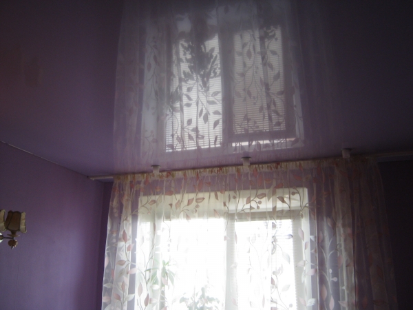 Фотографии цветных потолков