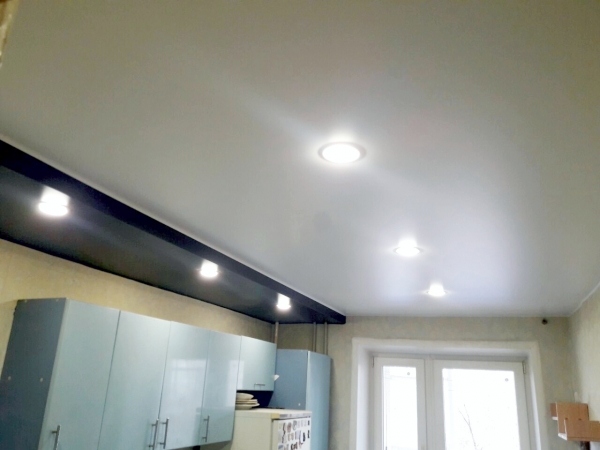 Фотографии потолков на кухне