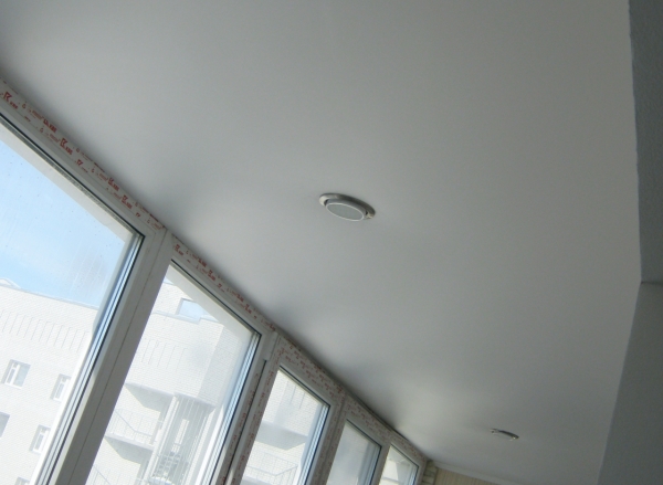 Фотографии потолков в спальню